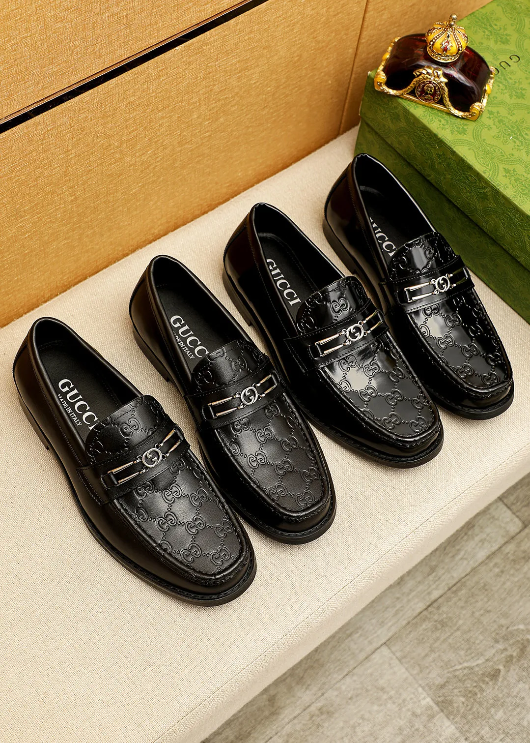 Men's shoes 💰480 💐 Product trademark: GUCCI "Gucci" casual leather shoes Regular size: 38-44 (45.46🉑️customized) Product materials: Selected imported first-layer open-edge beaded cowhide embossed upper + luxury hardware buckle, imported water-dyed cowhide leather lining. Strong three-dimensional visual effect, original outsole color: 2 colors available